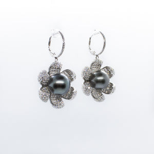 Vintage 18K White Gold Tahitian Black Pearl & 5.58ctw Diamond Dangle Earrings